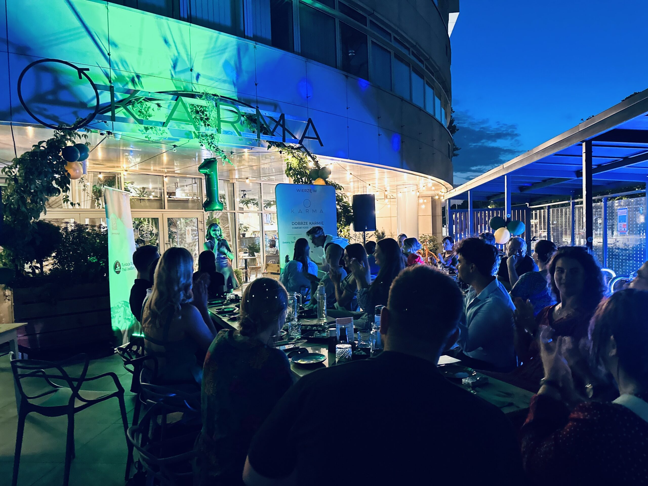 Read more about the article Pierwsze Urodziny Fundacji w restauracji KARMA