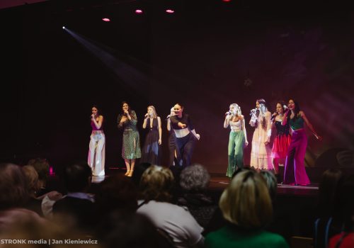 Koncert „Jestem Kobietą” – Inspirujący wieczór pełen muzyki i tańca